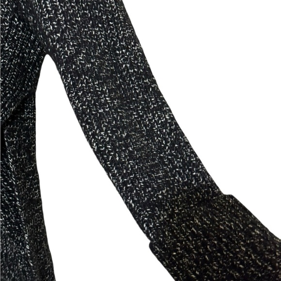 Athleta Black Marl Shasta Hi-Low V-Neck Wool Blend Chunky Sweater, X-SMALL - Picture 4 of 9